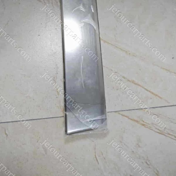 f01-6102040fl lwr bright strip-fr right door handle 426