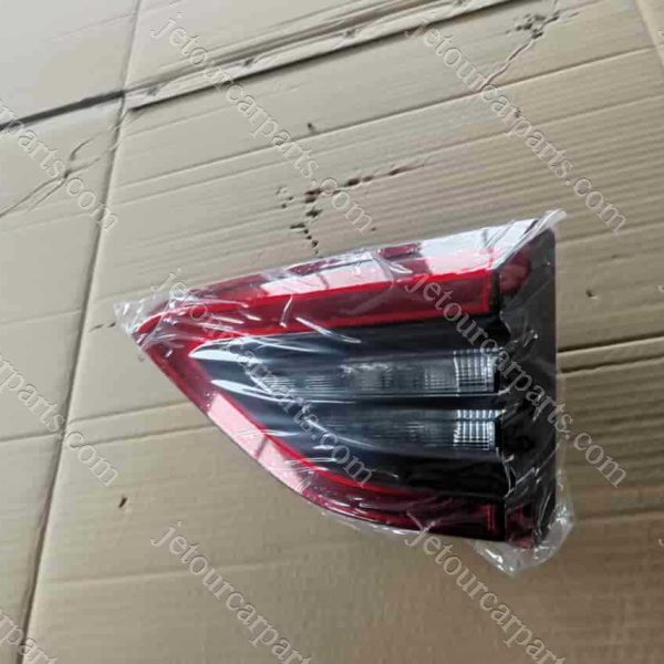 j68-4433040 tail gate lamp right 125