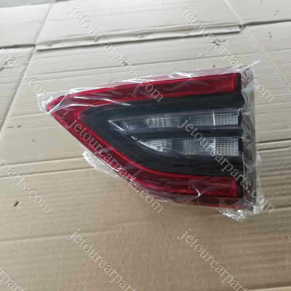 j68-4433040 tail gate lamp right 126